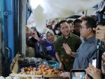 Wali Kota Palembang Ratu Dewa mendampingi Menteri Perdagangan RI Budi Santoso saat memantau harga dan ketersediaan bahan pokok di Pasar KM 5 Palembang, Kamis (12/2/2026), guna memastikan stabilitas harga dan kecukupan stok menjelang Bulan Suci Ramadan 1447 H.