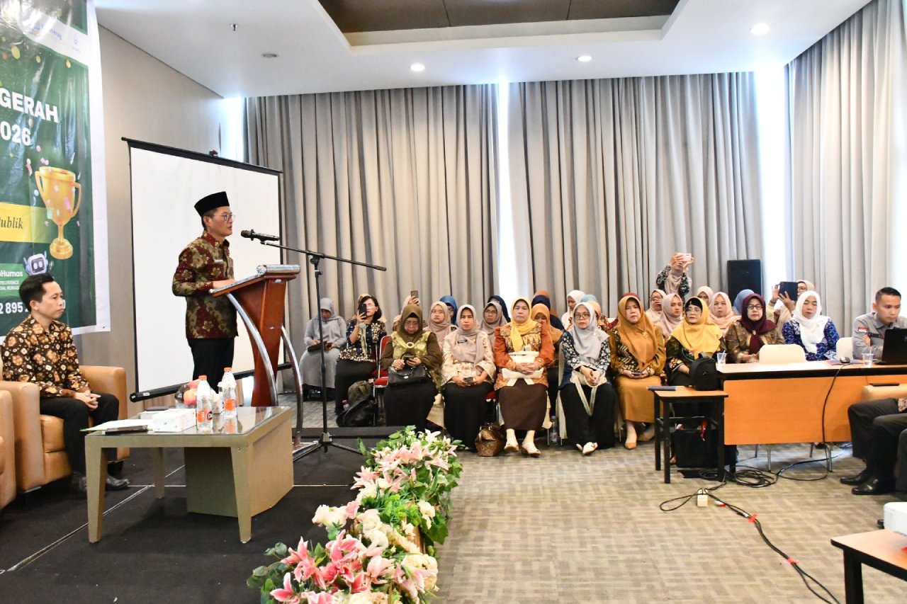 Kakanwil Kemenag Sumsel Syafitri Irwan membuka Rapat Koordinasi Kehumasan, PPID, dan Anugerah Kehumasan Tahun 2026 di Hotel Amaris Palembang, Selasa (11/2/2026), sekaligus meluncurkan layanan berbasis kecerdasan buatan AIOHUMAS Versi 3.0.