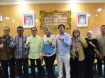 Wali Kota Ratu Dewa menerima audiensi Jaringan Pendidikan Pemilih untuk Rakyat (JPPR) di ruang audiensi Pemkot Palembang, Jumat (13/2/2026), membahas penguatan pendidikan politik bagi Gen Z dan Alpha jelang Pemilu 2029.