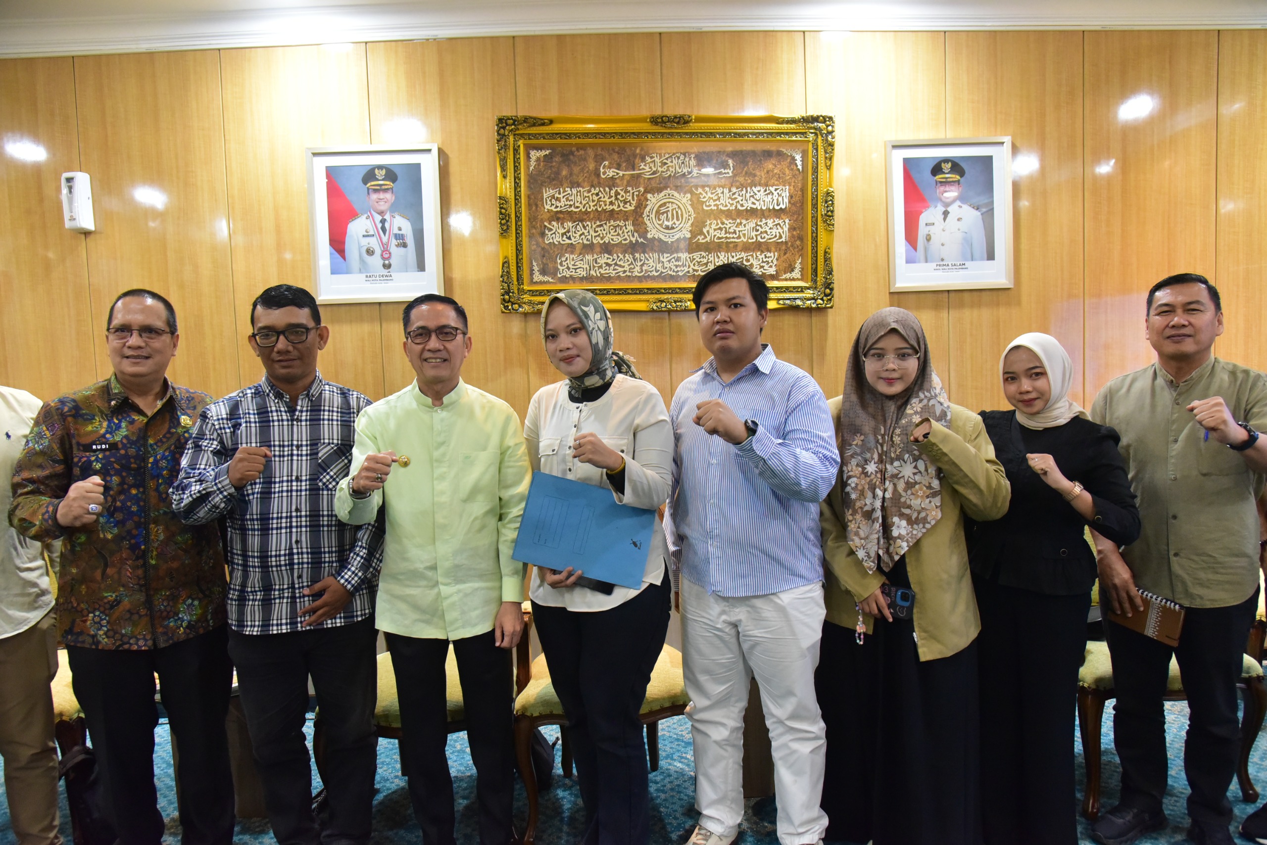 Wali Kota Ratu Dewa menerima audiensi Jaringan Pendidikan Pemilih untuk Rakyat (JPPR) di ruang audiensi Pemkot Palembang, Jumat (13/2/2026), membahas penguatan pendidikan politik bagi Gen Z dan Alpha jelang Pemilu 2029.