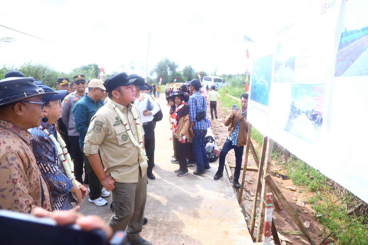 Resmikan Jalan CSR PT OKI Pulp di Air Sugihan, Gubernur Herman Deru Apresiasi Kualitas Pembangunan