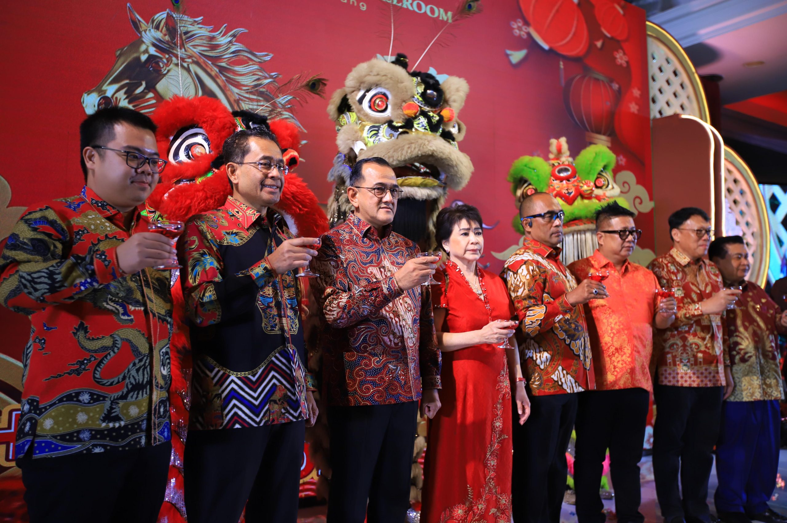 Sekda Sumsel Dr. Edward Candra menghadiri Perayaan Imlek 2026 di Palembang, mengajak masyarakat menjaga persatuan, toleransi, dan kemakmuran bersama.