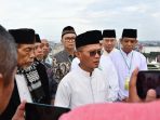 Kakanwil Kementerian Agama Sumatera Selatan, Syafitri Irwan, memantau posisi hilal menggunakan teleskop saat rukyatul hilal penentuan awal Ramadan 1447 H di Helipad Hotel Aryaduta Palembang, Selasa (17/2/2026). Kakanwil Kementerian Agama Sumatera Selatan, Syafitri Irwan, memantau posisi hilal menggunakan teleskop saat rukyatul hilal penentuan awal Ramadan 1447 H di Helipad Hotel Aryaduta Palembang, Selasa (17/2/2026).