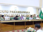 Ketua Tim Pembina Posyandu Kota Palembang, Dewi Sastrani, menyampaikan materi saat Bimtek Sinergi Karang Taruna dan Posyandu 6 Standar Pelayanan Minimal (SPM) di Ruang Parameswara, Rabu (18/2/2026). Ketua Tim Pembina Posyandu Kota Palembang, Dewi Sastrani, menyampaikan materi saat Bimtek Sinergi Karang Taruna dan Posyandu 6 Standar Pelayanan Minimal (SPM) di Ruang Parameswara, Rabu (18/2/2026).