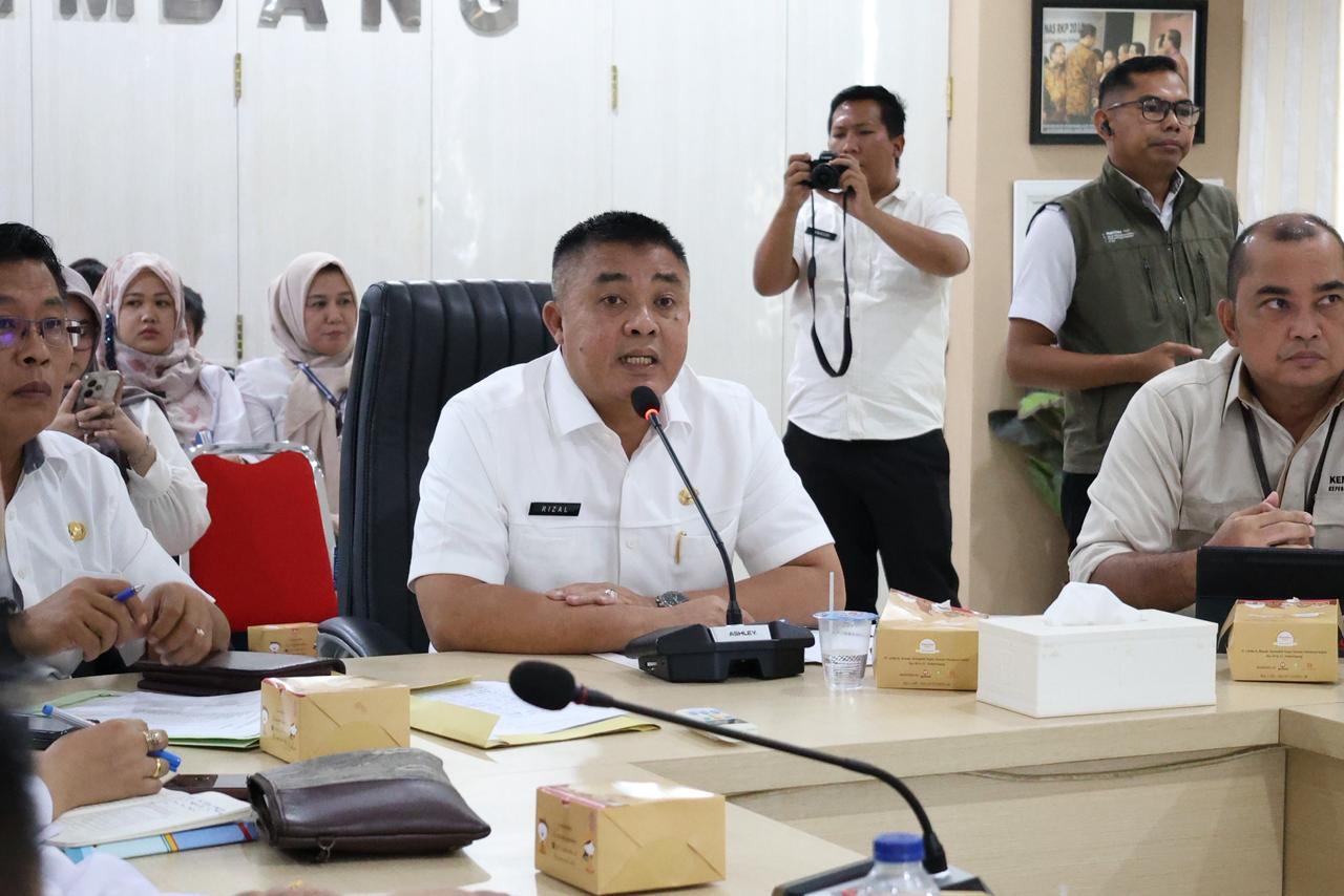 Rapat teknis pelaksanaan program BSPS 2026 di Palembang dipimpin Sekda Aprizal Hasyim bersama jajaran OPD, camat, dan lurah untuk memastikan bantuan rehabilitasi 1.000 rumah tidak layak huni tepat sasaran.