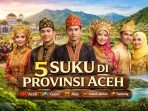 Keberagaman budaya di Aceh tercermin dari lima suku besar—Aceh, Gayo, Alas, Aneuk Jamee, dan Tamiang—yang hidup harmonis menjaga adat, tradisi, dan warisan leluhur di Serambi Mekkah.