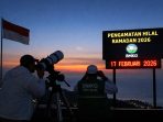 Tim Badan Meteorologi, Klimatologi, dan Geofisika (BMKG) melakukan pengamatan hilal menggunakan teleskop di salah satu titik pemantauan, Senin (17/2/2026).
