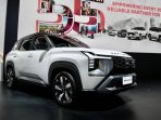 Mitsubishi Destinator 55th Anniversary Edition tampil di booth PT Mitsubishi Motors Krama Yudha Sales Indonesia pada ajang Indonesia International Motor Show 2026 dengan fitur baru DVR terintegrasi di kaca spion tengah.