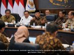 Menteri Pendidikan Dasar dan Menengah Abdul Mu’ti memimpin rapat lintas kementerian di Kantor Kemenko PMK untuk membahas solusi terbaik bagi guru PPPK paruh waktu dan guru honorer yang belum terakomodasi kebijakan ASN. (Foto: Ist)