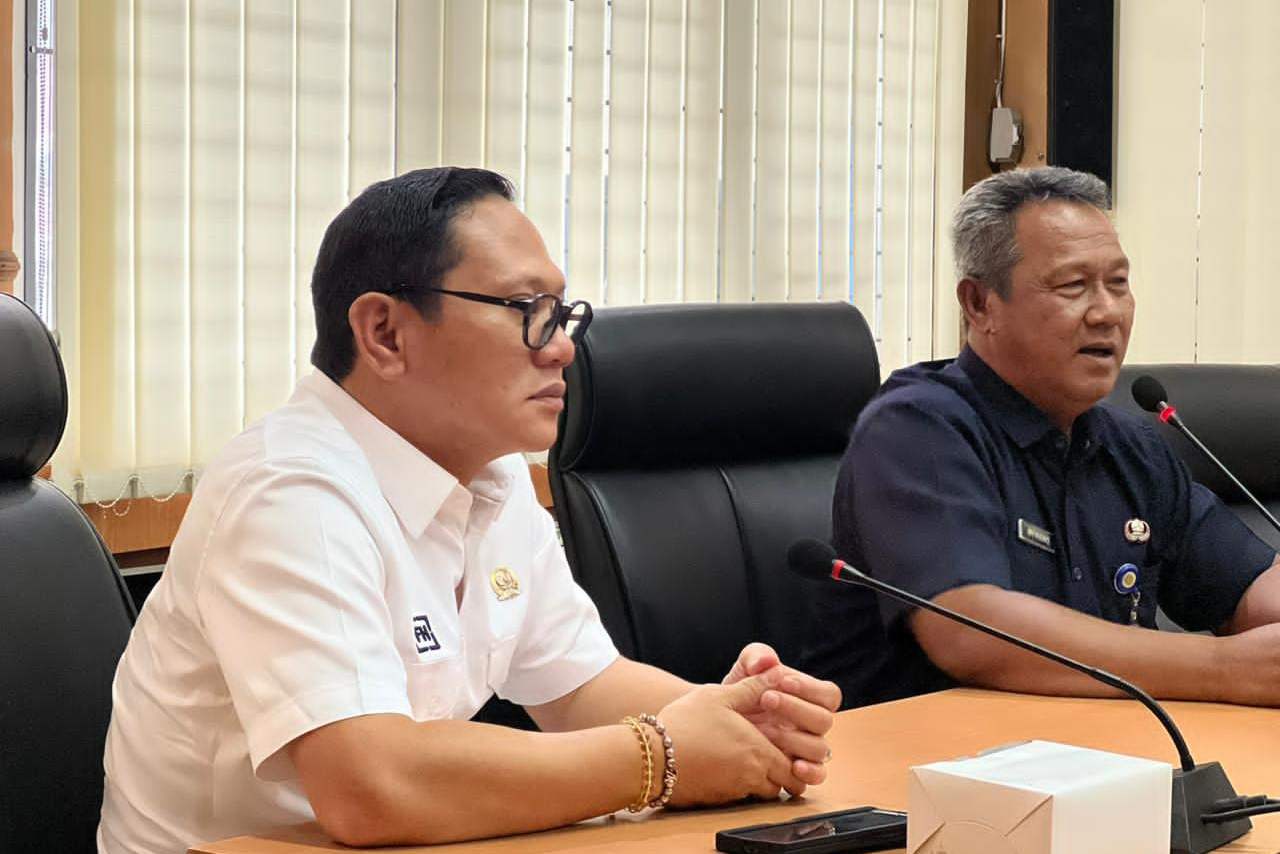 Wakil Ketua DPRD PALI, Firdaus Hasbullah SH MH, saat melakukan kunjungan kerja ke Dinas Pendidikan Provinsi Sumatera Selatan guna membahas SPMB 2026 dan infrastruktur sekolah.
