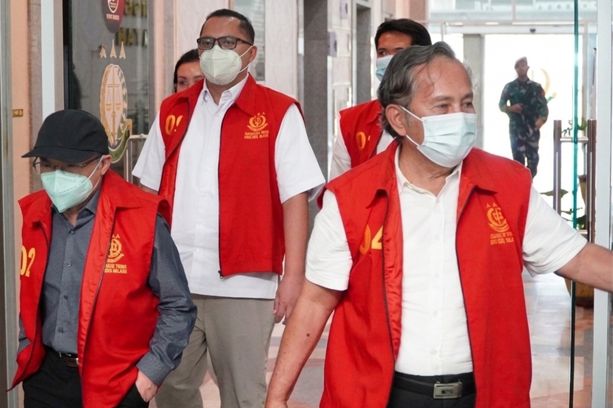 Proses Tahap II kasus dugaan korupsi kredit Bank BRI kepada PT BSS dan PT SAL dilakukan Kejaksaan Tinggi Sumatera Selatan dengan menyerahkan enam tersangka beserta barang bukti kepada Jaksa Penuntut Umum untuk segera disidangkan di Pengadilan Tipikor Palembang.