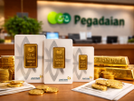 Emas Antam berbagai ukuran dipajang di gerai Pegadaian. Harga emas Antam di Pegadaian pada 15 Maret 2026 tercatat turun Rp25.000
