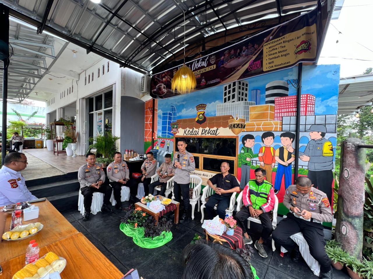 Kedai 'DEKAT' Jadi Ruang Dialog Publik di Muaradua, Kapolda Sumsel Dorong Pelayanan Humanis