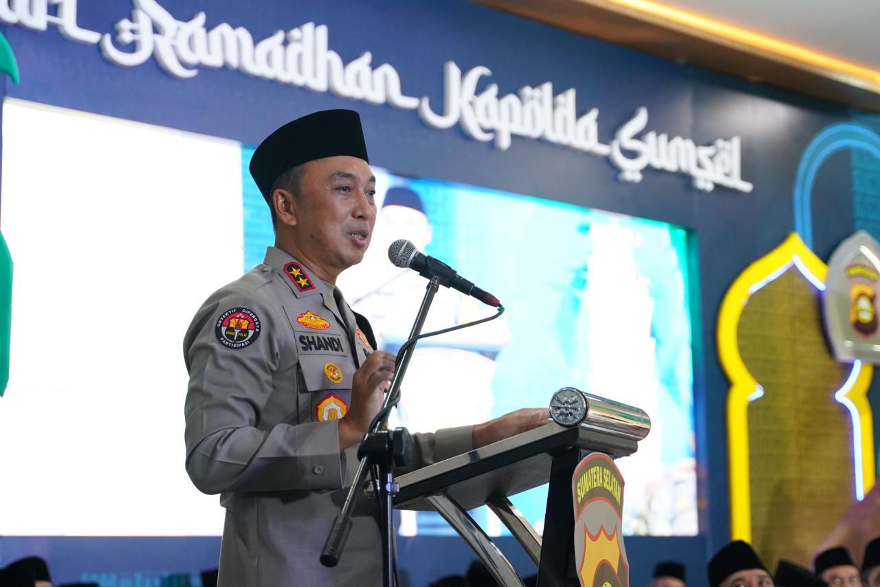 Kapolda Sumsel Irjen Pol Dr. Sandi Nugroho saat memimpin Safari Ramadhan 1447 H di Polres Ogan Ilir, menegaskan strategi pengamanan berbasis deteksi dini untuk menjaga stabilitas kamtibmas selama bulan suci.