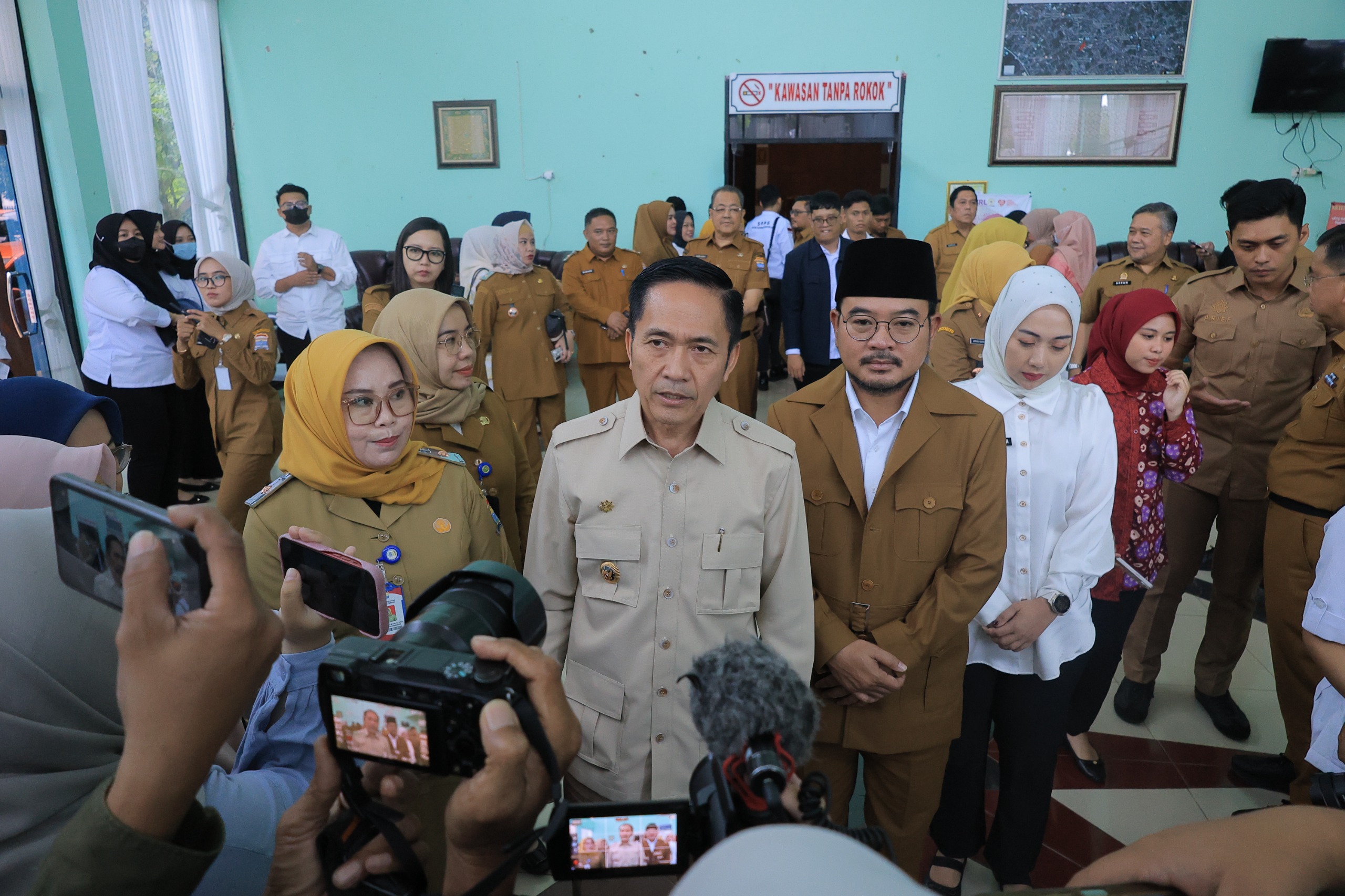 Ratu Dewa bersama Prima Salam membuka Rapat Koordinasi 186 pengampuh SPPG di Auditorium BAPELKES Sumsel, Senin (02/03).