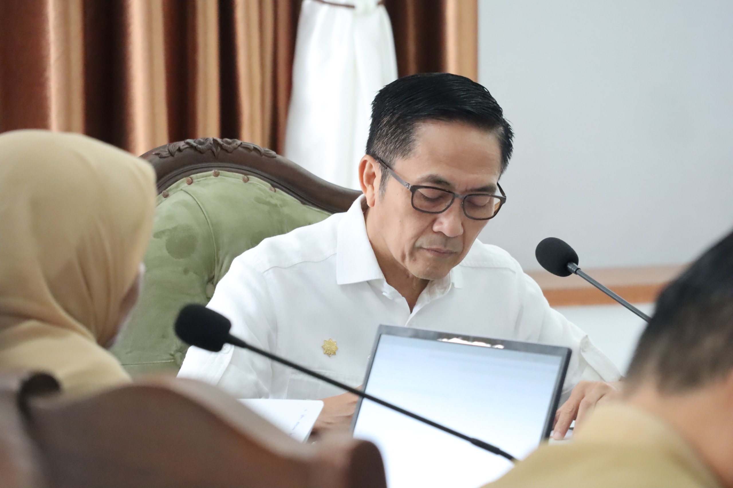 Wali Kota Ratu Dewa memimpin rapat pembahasan Detail Engineering Design (DED) penataan wajah kota dan program beautifikasi Palembang 2026 di Rumah Dinas Wali Kota, Selasa (3/3/2026).