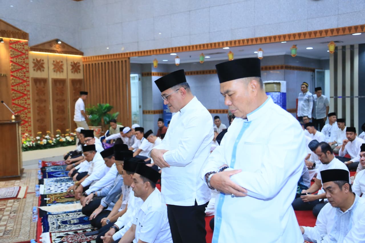 Sekda Sumsel Edward Candra menghadiri Safari Ramadan di Kantor Perwakilan Bank Indonesia Sumsel, Palembang, membahas pengendalian inflasi dan penguatan Gerakan Sumsel Mandiri Pangan, Senin (2/3/2026).