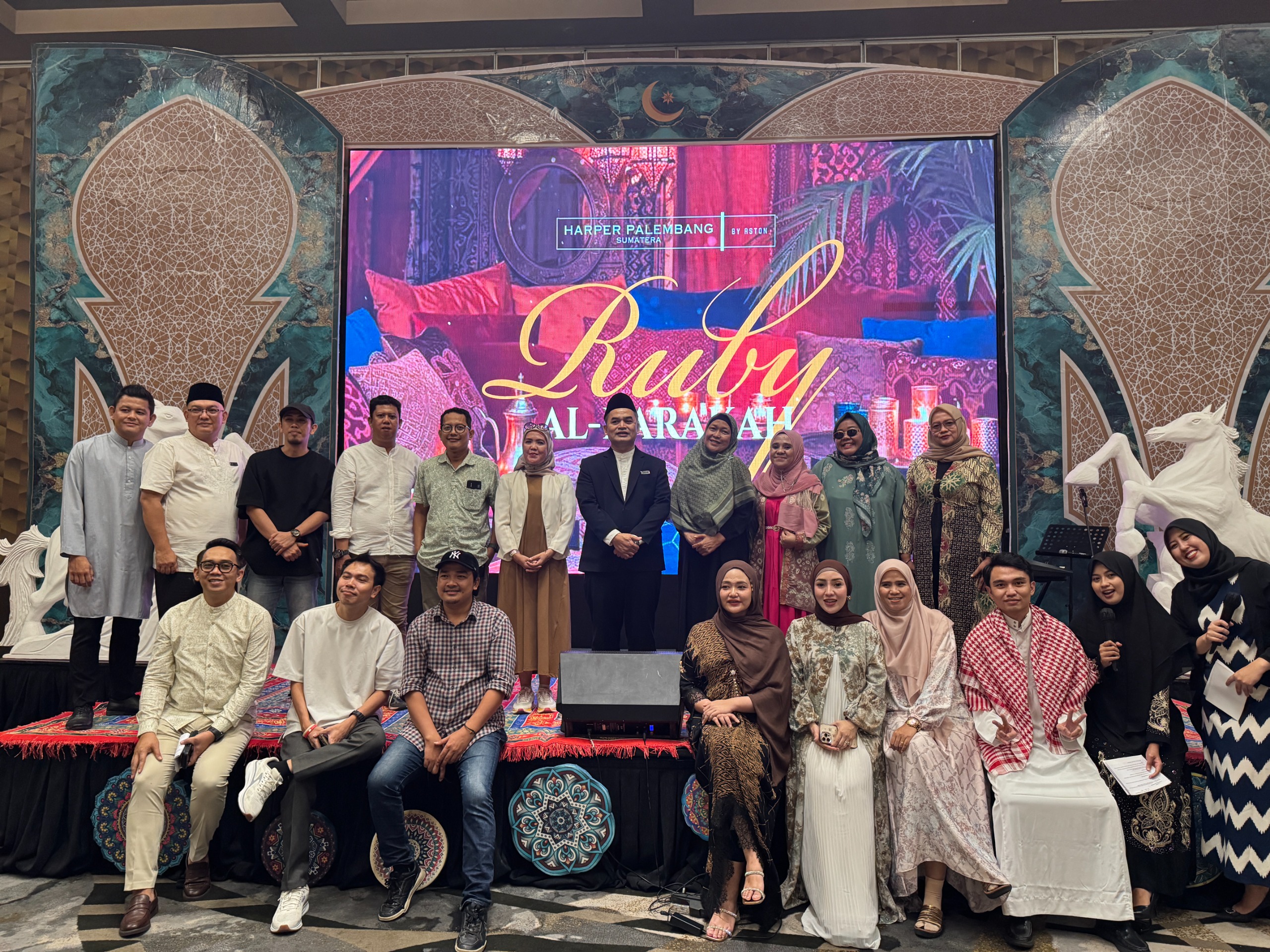 Suasana hangat dan penuh keakraban saat Media Gathering Iftar Ramadan “Ruby Al-Barakah” di Harper Palembang, dihadiri lebih dari 100 tamu dari media, influencer, dan corporate partner.