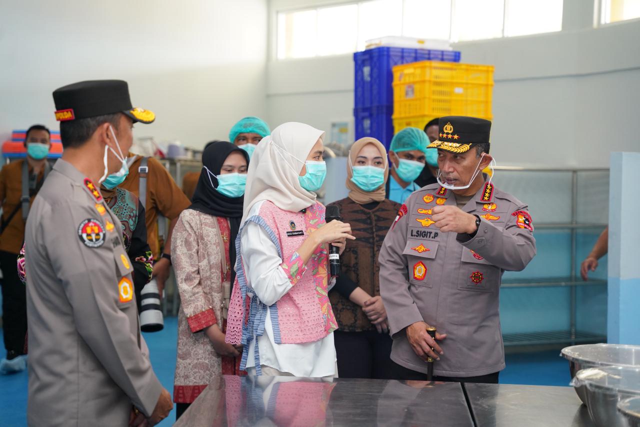 Kunjungi SPPG Paakri Polda Sumsel, Kapolri Apresiasi Relawan Program Gizi Polri
