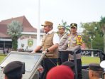 Kapolda Sumatera Selatan Sandi Nugroho bersama Gubernur Sumsel Herman Deru saat Apel Gelar Pasukan Operasi Ketupat Musi 2026 di Halaman Griya Agung Palembang, Kamis (12/3/2026). Kapolda Sumatera Selatan Sandi Nugroho bersama Gubernur Sumsel Herman Deru saat Apel Gelar Pasukan Operasi Ketupat Musi 2026 di Halaman Griya Agung Palembang, Kamis (12/3/2026).