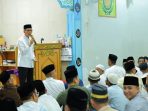 Wali Kota Palembang Ratu Dewa menyerahkan bantuan hibah sebesar Rp15 juta kepada pengurus Mushala Al-Falah di Kelurahan Sukamulya, Kecamatan Sematang Borang, Kamis (12/3/2026) malam, dalam rangkaian kegiatan Safari Ramadan Pemerintah Kota Palembang. Wali Kota Palembang Ratu Dewa menyerahkan bantuan hibah sebesar Rp15 juta kepada pengurus Mushala Al-Falah di Kelurahan Sukamulya, Kecamatan Sematang Borang, Kamis (12/3/2026) malam, dalam rangkaian kegiatan Safari Ramadan Pemerintah Kota Palembang.