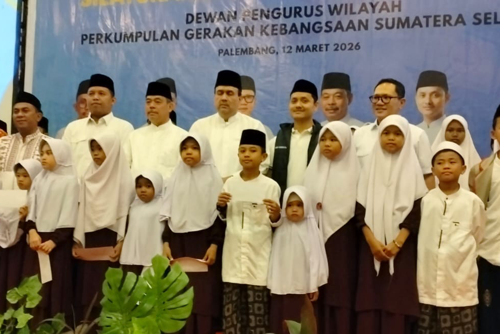 Ketua Umum DPP PGK Bursah Zarnubi bersama Ketua DPW PGK Sumsel Firdaus Hasbullah menghadiri kegiatan silaturahmi dan buka puasa bersama Perkumpulan Gerakan Kebangsaan (PGK) di Ballroom Hotel Harper Palembang, Kamis (12/3/2026).