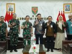Pangdam II/Sriwijaya, Mayjen TNI Ujang Darwis, menerima audiensi jajaran Bank Syariah Indonesia (BSI) di Makodam II/Sriwijaya Palembang, membahas peluang kolaborasi strategis untuk mendukung pembangunan daerah.