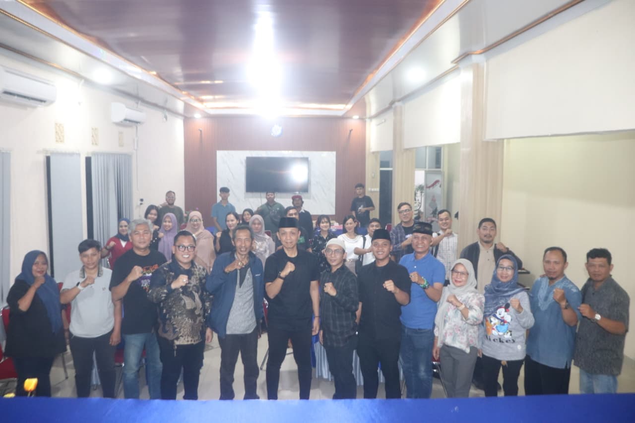 Suasana silaturahmi Kepala Rutan Kelas I Palembang bersama jurnalis, membahas program pendidikan kesetaraan untuk warga binaan.