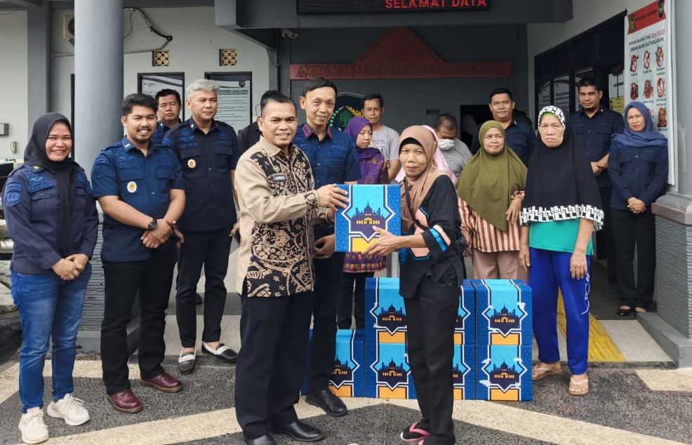 Rutan Palembang Berikan Bantuan Sosial untuk Keluarga Warga Binaan dan Warga Sekitar