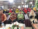Wali Kota Palembang Ratu Dewa bersama tamu undangan saat menghadiri halal bihalal FKKNP di Gedung Ismawardhani, Ahad (29/3/2026). Wali Kota Palembang Ratu Dewa bersama tamu undangan saat menghadiri halal bihalal FKKNP di Gedung Ismawardhani, Ahad (29/3/2026).