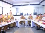 Sekda Palembang Aprizal Hasyim memimpin rapat koordinasi evaluasi kinerja kepala daerah tahun 2025, menegaskan pentingnya sinergi OPD dalam mendukung keberhasilan Program Strategis Nasional di Kota Palembang.