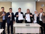 bank sumsel Penandatanganan kerja sama antara Bank Sumsel Babel dan Balai Pelaksana Penyediaan Perumahan dan Kawasan Permukiman Sumatera V Kementerian Perumahan dan Kawasan Permukiman terkait dukungan penyaluran Program Bantuan Stimulan Perumahan Swadaya (BSPS) di Sumatera Selatan, berlangsung di Kantor Pusat Bank Sumsel Babel Jakabaring, Palembang, Senin (9/3/2026).