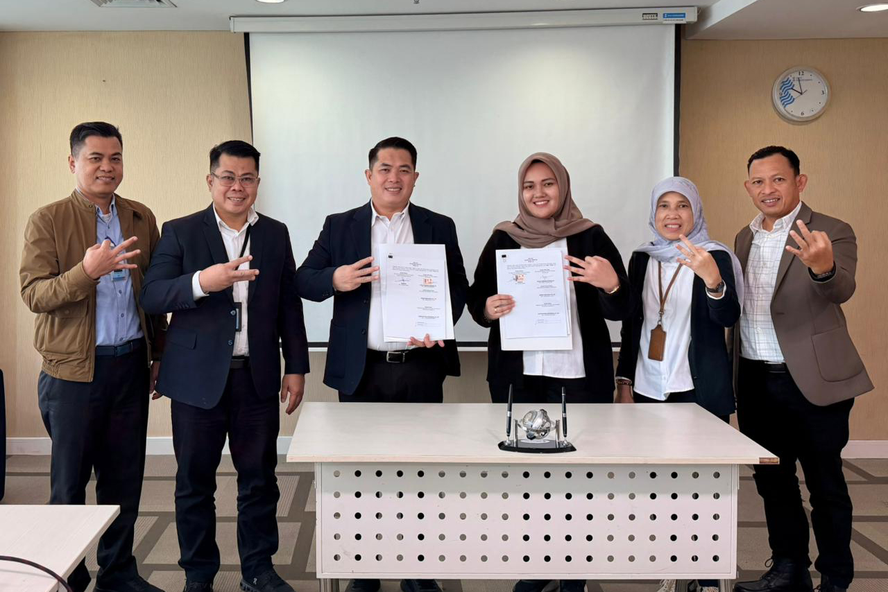 Penandatanganan kerja sama antara Bank Sumsel Babel dan Balai Pelaksana Penyediaan Perumahan dan Kawasan Permukiman Sumatera V Kementerian Perumahan dan Kawasan Permukiman terkait dukungan penyaluran Program Bantuan Stimulan Perumahan Swadaya (BSPS) di Sumatera Selatan, berlangsung di Kantor Pusat Bank Sumsel Babel Jakabaring, Palembang, Senin (9/3/2026).