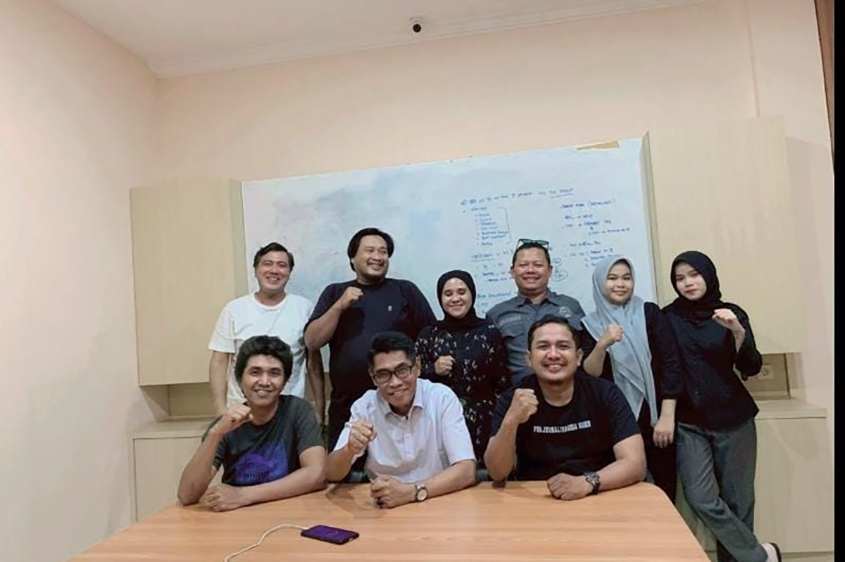 Ketua Umum DPP Pro JurnalisMedia Siber (PJS) Mahmud Marhaba saat melakukan roadshow dan sosialisasi rencana pendaftaran PJS sebagai konstituen Dewan Pers di sekretariat DPD PJS Sumatera Selatan, Palembang, Rabu (11/3/2026).