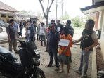 Reka Ulang Kasus Pembunuhan di OKU Selatan, 32 Adegan Langsung Diperagakan Pelaku Utama Reka Ulang Kasus Pembunuhan di OKU Selatan, 32 Adegan Langsung Diperagakan Pelaku Utama