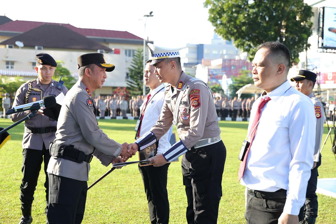 Berprestasi, 48 Personel Terima Penghargaan Kapolda Sumsel, Dihadiahi Kuota Umrah