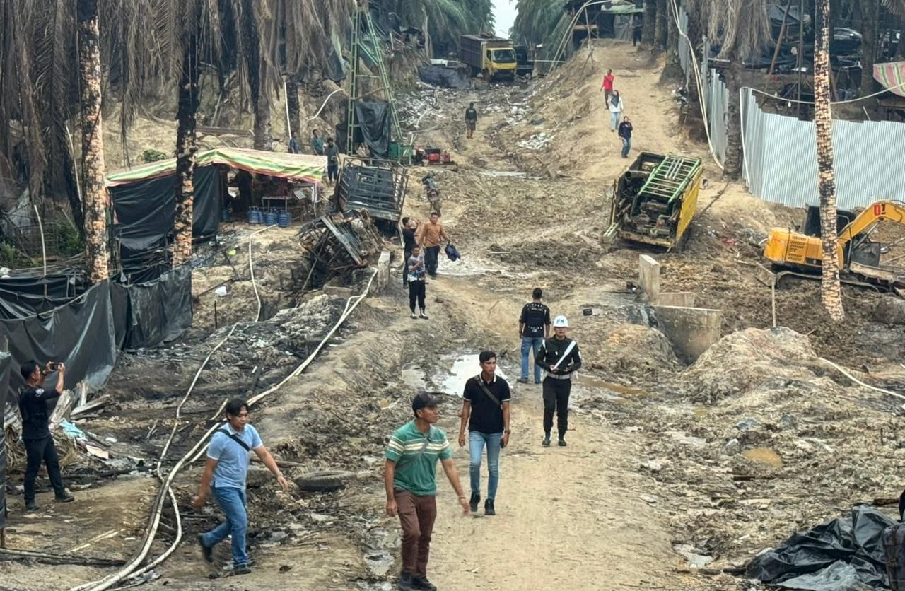 Polda Sumsel Tangkap Tiga Tersangka Penyebab Kebakaran 11 Sumur Minyak Ilegal di Keluang Muba