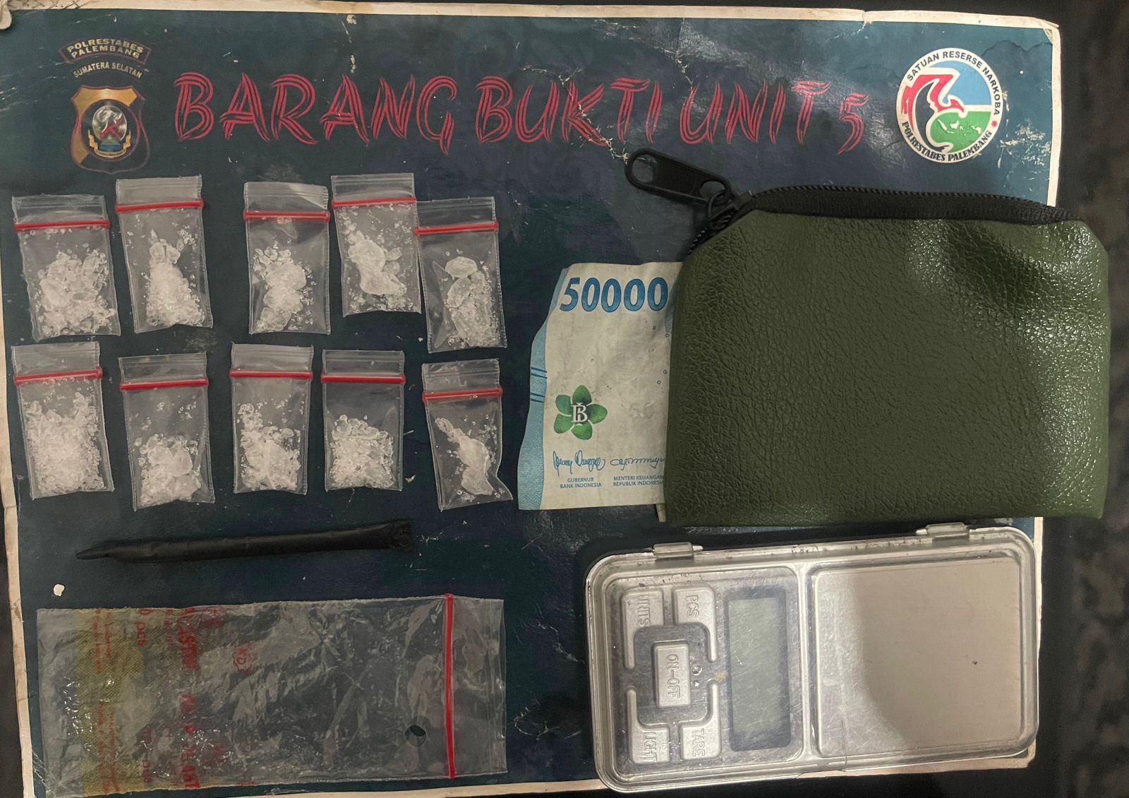 Polisi Gerebek Kontrakan di Kertapati Dini Hari, 10 Paket Sabu Disita