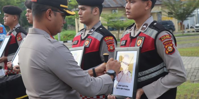 In Absentia, Kapolres Muratara Coret Foto Empat Anggota Bermasalah di Upacara PTDH