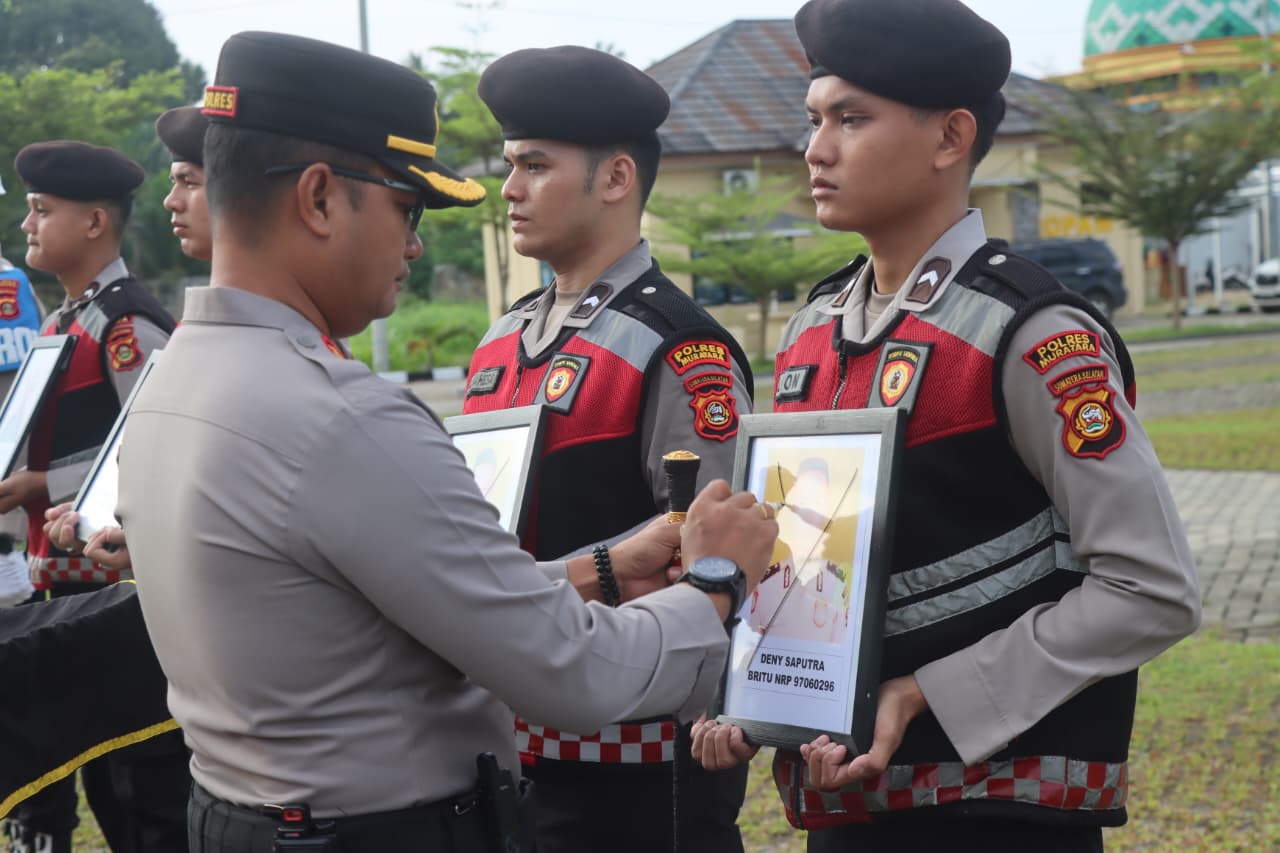 In Absentia, Kapolres Muratara Coret Foto Empat Anggota Bermasalah di Upacara PTDH