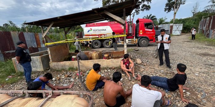 Polda Sumsel Bongkar Gudang yang Timbun BBM Subsidi di Musi Rawas, 12 Orang Ditangkap ⠀