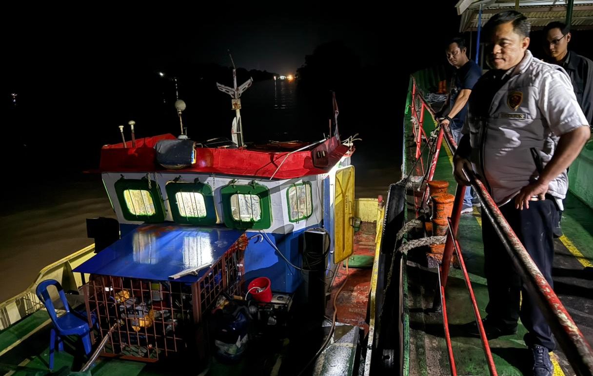 Polda Sumsel Sita Dua Kapal Bermuatan 82 Ribu Kiloliter Solar Ilegal di Perairan Banyuasin ⠀